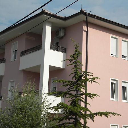 Apartment Srebrni Oblak أراندجيلوفاك المظهر الخارجي الصورة