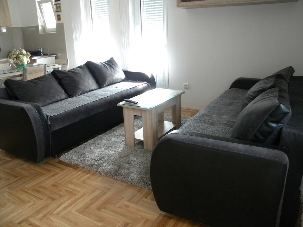 Apartment Srebrni Oblak أراندجيلوفاك المظهر الخارجي الصورة