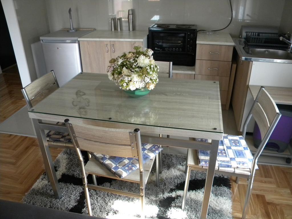 Apartment Srebrni Oblak أراندجيلوفاك المظهر الخارجي الصورة