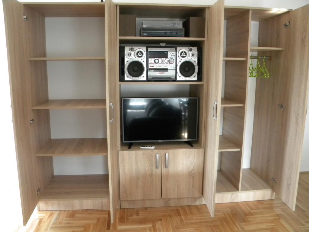 Apartment Srebrni Oblak أراندجيلوفاك المظهر الخارجي الصورة