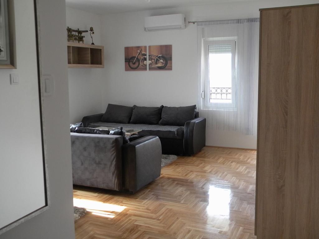 Apartment Srebrni Oblak أراندجيلوفاك المظهر الخارجي الصورة